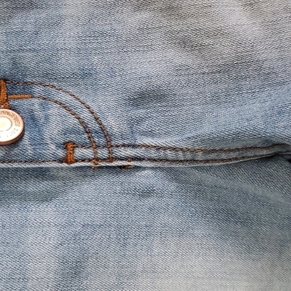 KanCan jean shorts, light wash, button fly, size 8/29 High Stretch Beach Vaca - Picture 4 of 11